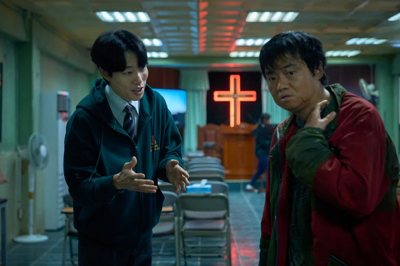 '계시록' 리뷰: 믿음과 광기의 경계를 넘나드는 충격적 심리 스릴러 12 Revelations02