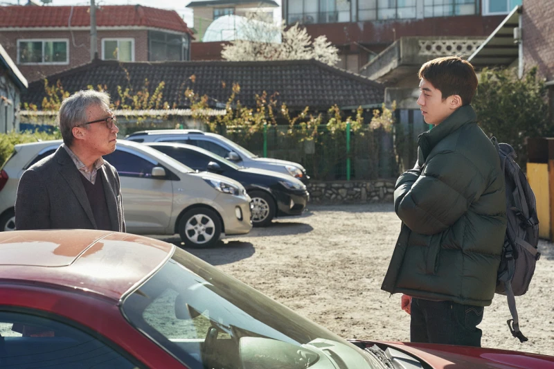 '리멤버' 리뷰: 알츠하이머 노인의 60년 복수극, 잊혀진 역사를 기억하다 9 Remember05