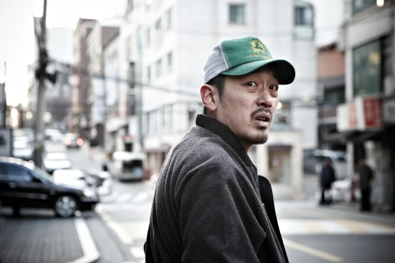 '황해' 리뷰: 156분간 펼쳐지는 절망의 미로, 한국 영화사 최고의 추격 서사시 11 The Yellow Sea02