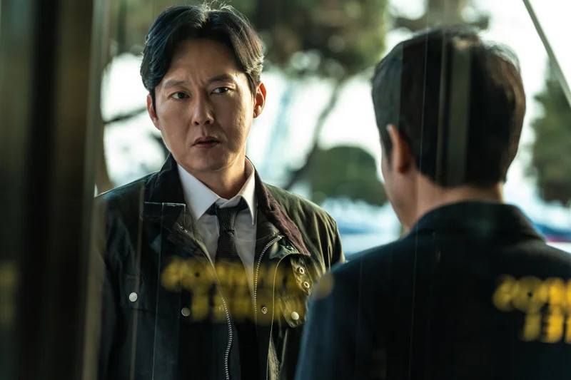 '더러운 돈에 손대지 마라' 리뷰: 극장 실패와 넷플릭스 1위, 이 잔혹한 범죄 누아르의 진짜 얼굴은? 10 Dirty Money5