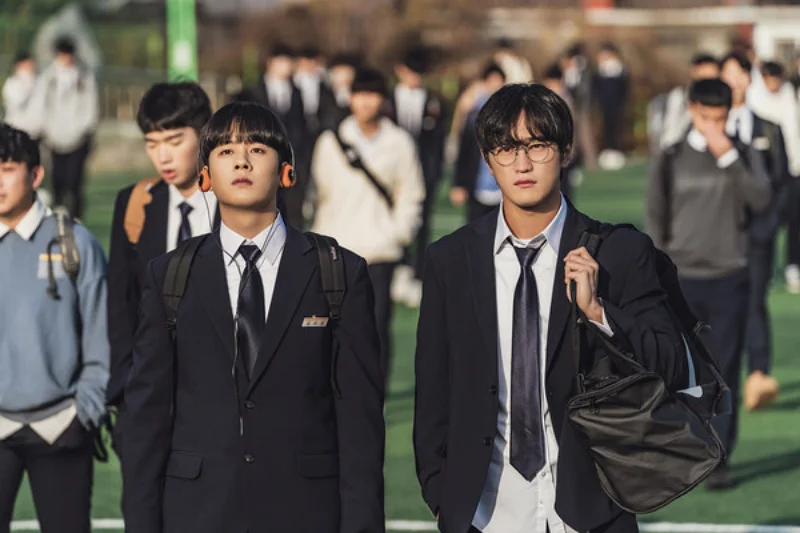 'ONE : 하이스쿨 히어로즈' 리뷰: 10대의 분노는 어떻게 히어로가 되는가 11 ONE High School Heroes2