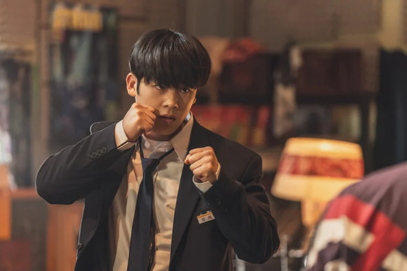'ONE : 하이스쿨 히어로즈' 리뷰: 10대의 분노는 어떻게 히어로가 되는가 9 ONE High School Heroes4