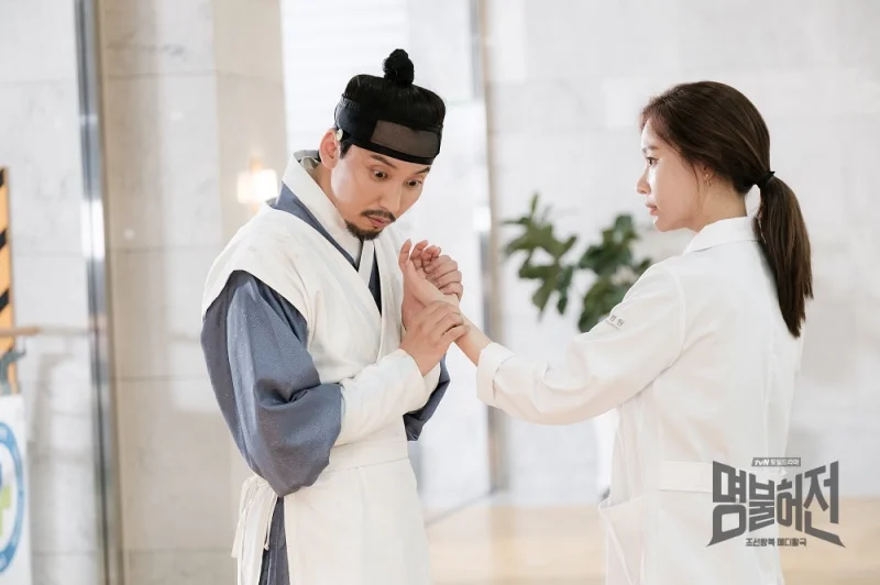 '명불허전' 리뷰: 400년을 넘나드는 시공초월 메디활극의 절정 22 Live Up to Your Name3