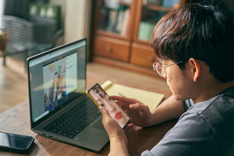 '스마트폰을 떨어뜨렸을 뿐인데' 리뷰: 일상에 파고든 디지털 공포 9 Unlocked4