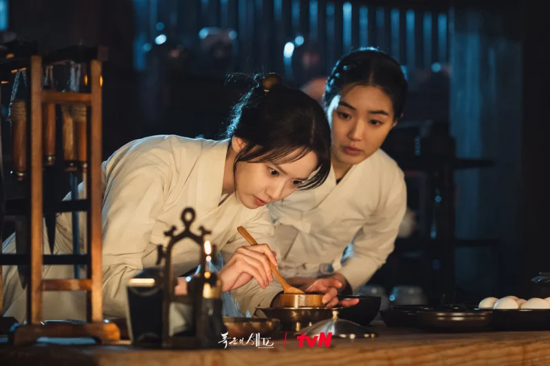 '폭군의 셰프' 리뷰: 당신의 심장을 요리할 2025년 최고의 미식 로맨스 9 Bon Appetit Your Majesty5