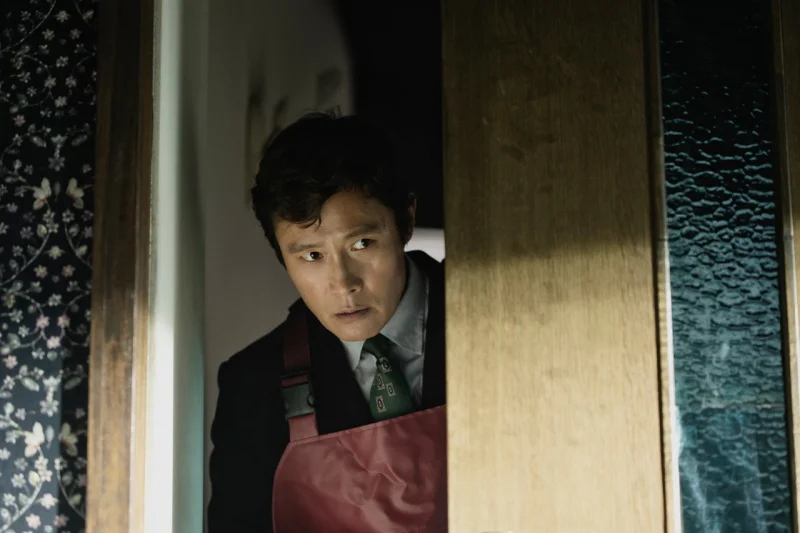 '어쩔수가없다' 리뷰: 박찬욱 감독의 치밀한 블랙코미디, 25년 경력 제지 전문가의 극단적 선택을 그린 생존 서스펜스 9 no other choice1