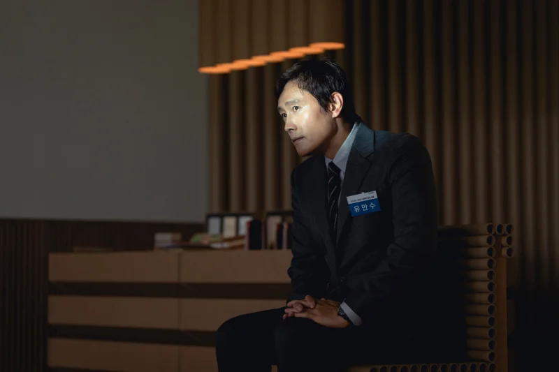 '어쩔수가없다' 리뷰: 박찬욱 감독의 치밀한 블랙코미디, 25년 경력 제지 전문가의 극단적 선택을 그린 생존 서스펜스 13 no other choice3