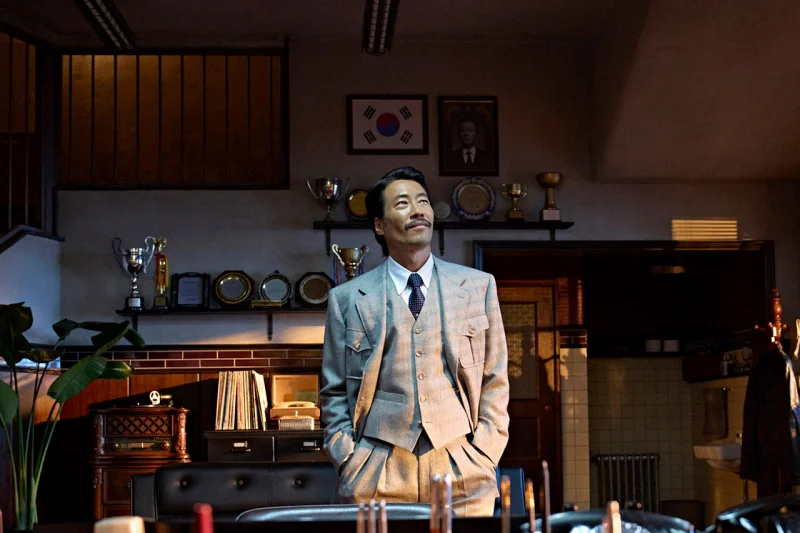 '굿뉴스' 리뷰: 조작된 영웅담, 감춰진 진실…진짜 굿뉴스란 무엇인가? 10 Good News1