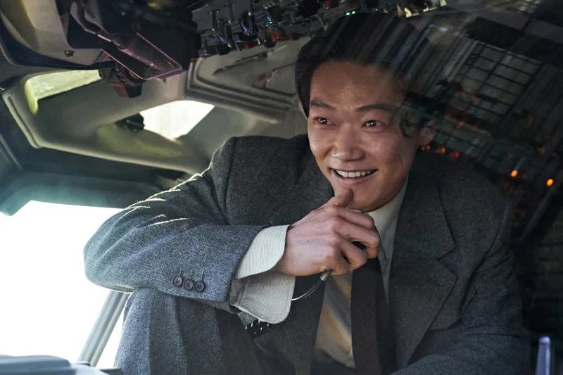 '굿뉴스' 리뷰: 조작된 영웅담, 감춰진 진실…진짜 굿뉴스란 무엇인가? 14 Good News6