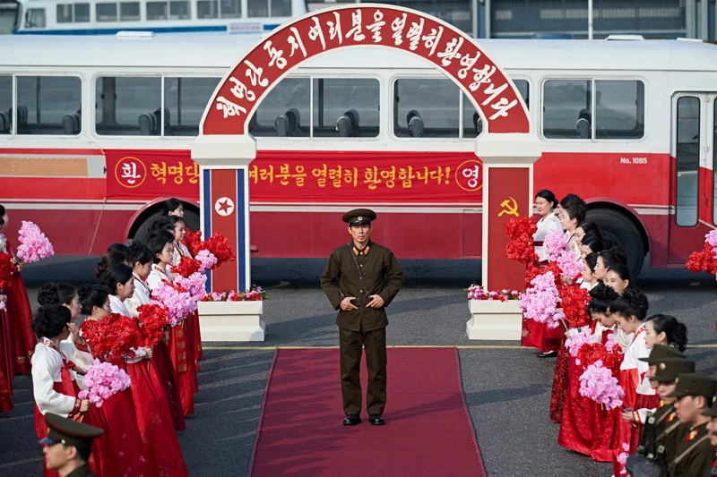 '굿뉴스' 리뷰: 조작된 영웅담, 감춰진 진실…진짜 굿뉴스란 무엇인가? 9 Good News9