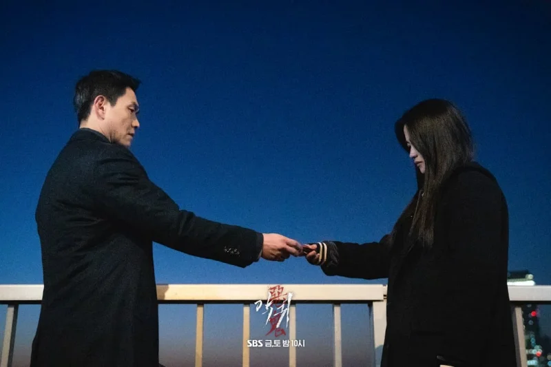 '악귀' 리뷰: "문을 열었네?" 인간의 탐욕이 빚어낸 60년 저주의 실체 11 Revenant2