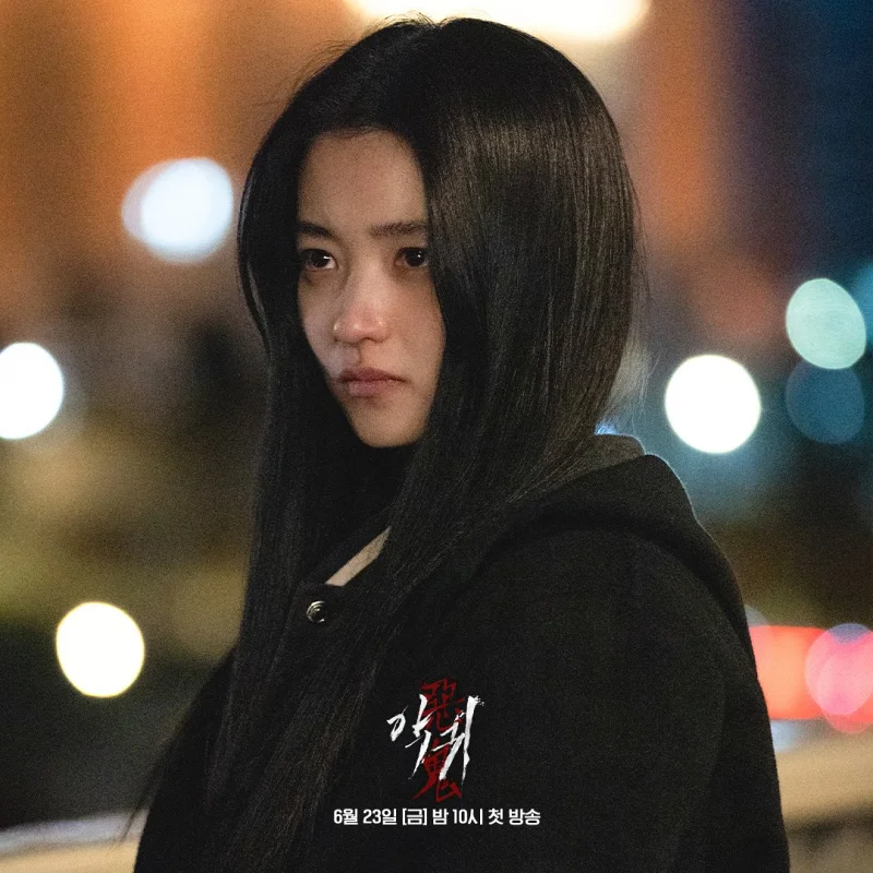 '악귀' 리뷰: "문을 열었네?" 인간의 탐욕이 빚어낸 60년 저주의 실체 9 Revenant5