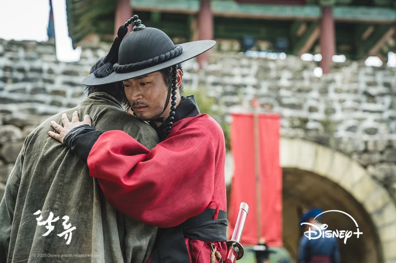'탁류' 리뷰: 디즈니플러스 최초 사극, 로운·신예은·박서함이 그려낸 혼탁한 시대의 생존기 12 The Murky Stream7