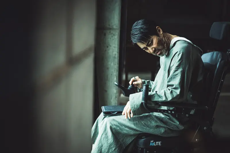 '독전 2' 리뷰: 사라진 이선생을 향한 집착, 그 텅 빈 설원의 마침표가 남긴 질문들 3 Believer 24