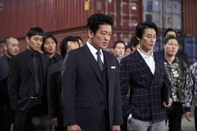 '스텔라' 리뷰: 3억 원의 슈퍼카를 추격하는 시속 50km의 고물차, 인생 제대로 꼬인 '저속' 추격전 5 Stellar4