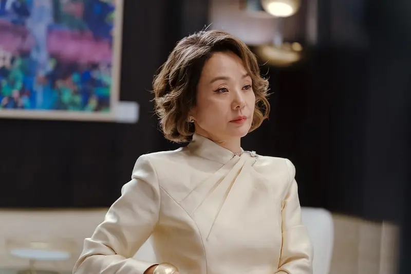 '레이디 두아' 리뷰: 가짜가 만든 완벽한 명품의 신화, 당신이 믿는 '진짜'는 과연 무엇입니까? 5 The Art of Sarah15