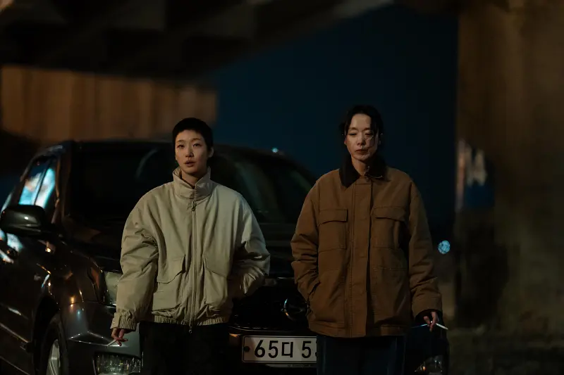 '자백의 대가' 리뷰: 전도연과 김고은이 빚어낸 처절한 연대, 진실보다 잔혹한 자백의 무게 3 The Price of Confession1