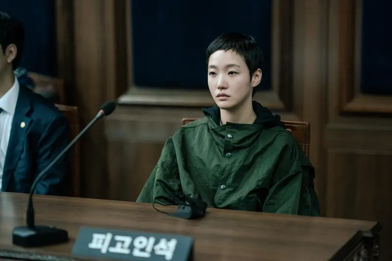 '자백의 대가' 리뷰: 전도연과 김고은이 빚어낸 처절한 연대, 진실보다 잔혹한 자백의 무게 4 The Price of Confession2