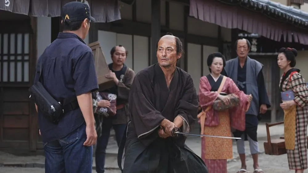 '사무라이 타임 슬리퍼' 리뷰: 일본 시대극의 황혼을 비추는 가장 뜨거운 진검 승부 2 A Samurai in Time1