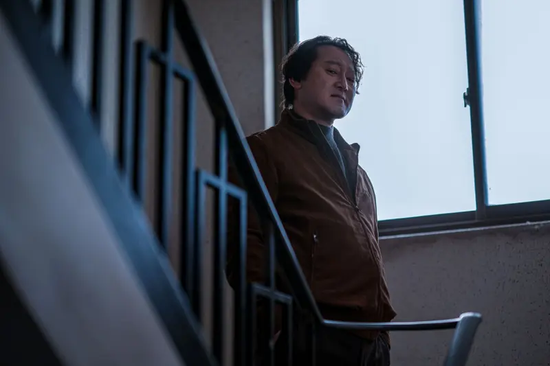 '콘크리트 마켓' 리뷰: 매력적인 설정에도 길을 잃은 디스토피아, 짙은 아쉬움이 남는 이유 3 Concrete Market2