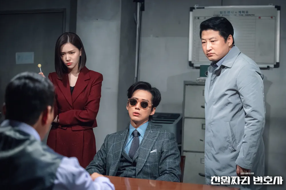 '천원짜리 변호사' 리뷰: 법이라는 이름의 차가운 검을 인간미라는 온기로 녹여낸 해학극 4 One Dollar Lawyer2