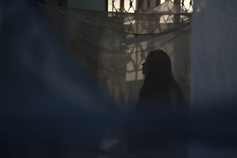 '랑종' 리뷰: 태국 샤머니즘의 눅눅한 공포와 인과응보의 지옥도 2 The Medium1