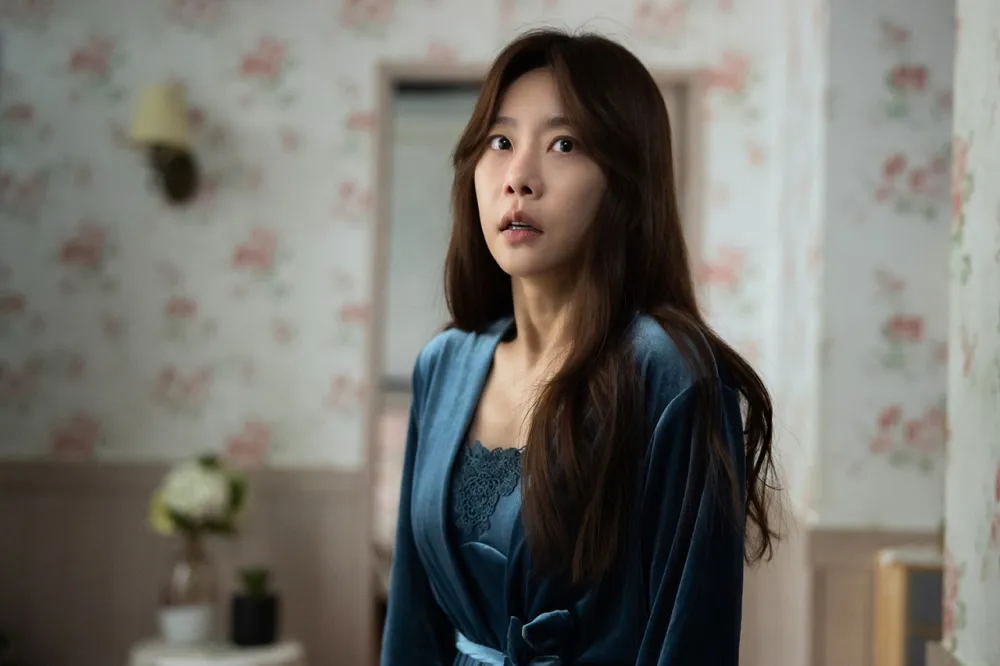'괴기맨숀' 리뷰: 아파트라는 일상적 공간이 선사하는 기괴하고 서늘한 생활 밀착형 공포 4 The Night Shift6