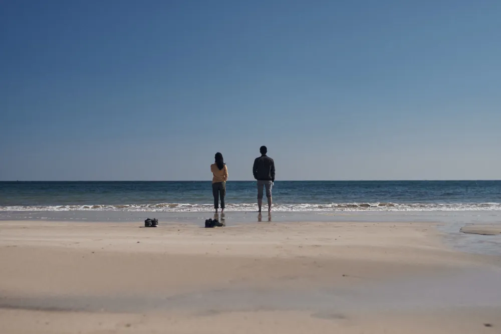 '낙원의 밤' 리뷰: 찬란한 빛과 서늘한 어둠이 교차하는 핏빛 레퀴엠 2 Night in Paradise5
