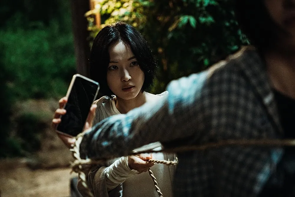 '기리고' 리뷰: 0과 1 사이로 전이된 원한, 그 서늘한 알고리즘이 부리나케 쫓는 비극 3 If Wishes Could Kill6