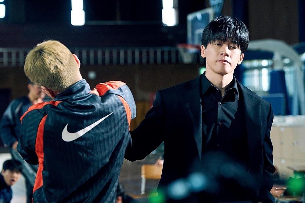 '참교육' 리뷰: 시스템의 붕괴를 뒤흔드는 원초적 판타지와 불완전한 정의 3 Teach You a Lesson4